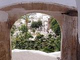 Puerta de acceso a la población de Guadalest