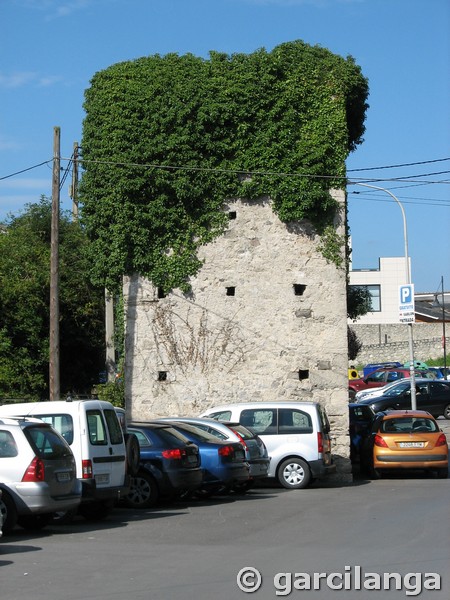 Muralla urbana de Llanes