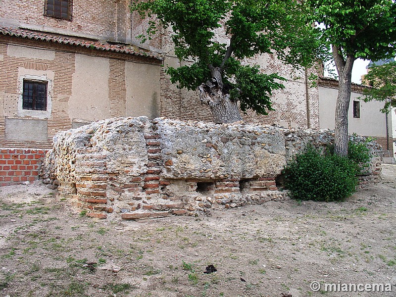 Castillo de Madrigal de las Altas Torres