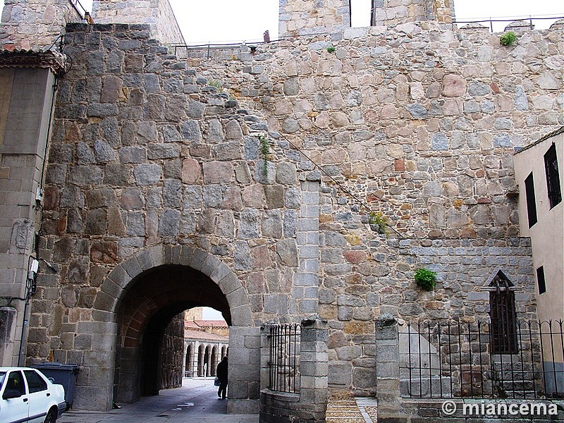 Puerta de San Vicente