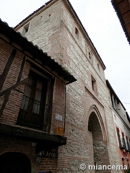 Puerta de Alcocer