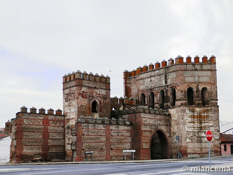 Muralla urbana de Madrigal de las Altas Torres