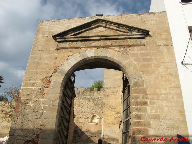 Puerta del Capitel