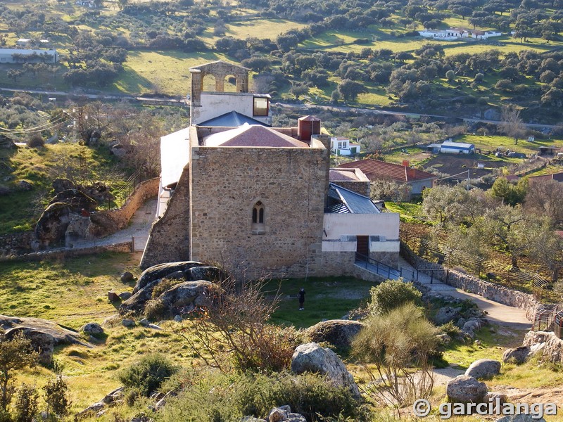 Iglesia fortificada de Santa María de la Encina