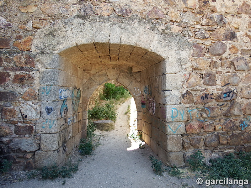 Puerta junto a la Torre Mocha