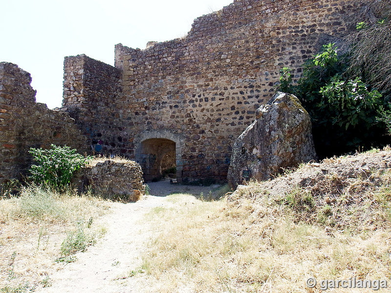 Puerta junto a la Torre Mocha