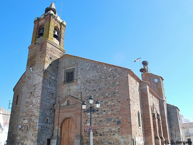 Iglesia fortificada de San Pedro Apóstol