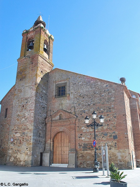 Iglesia fortificada de San Pedro Apóstol