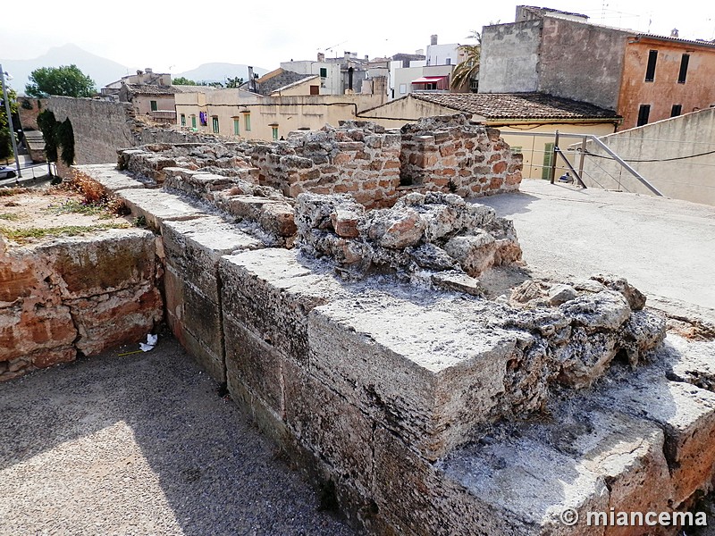 Puerta de la Vila Roja