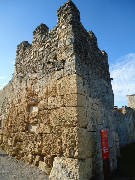 Muralla urbana de Olèrdola