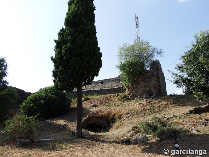 Castillo de Santibáñez el Alto