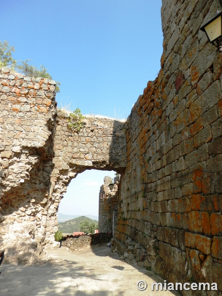 Castillo de Santibáñez el Alto