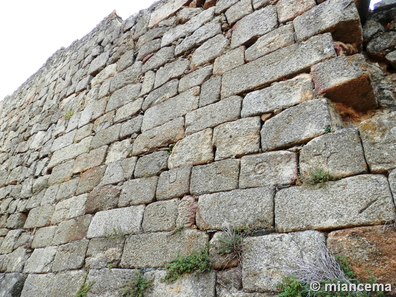 Castillo de Santibáñez el Alto