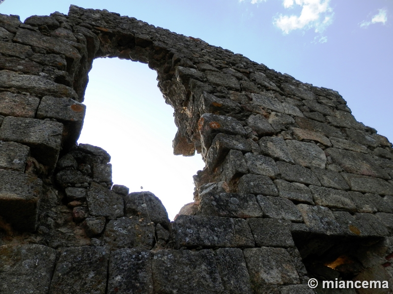 Castillo de Santibáñez el Alto