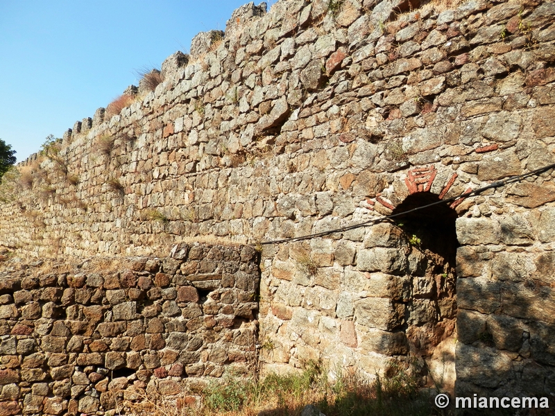 Castillo de Santibáñez el Alto