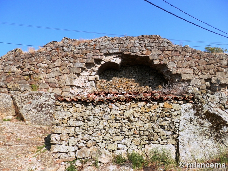 Castillo de Santibáñez el Alto