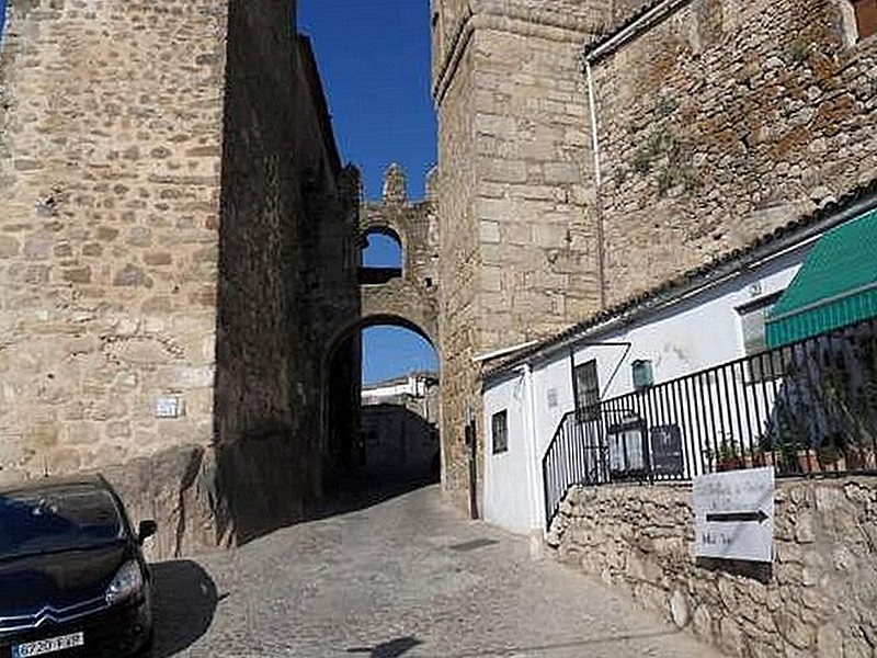 Muralla urbana de Trujillo