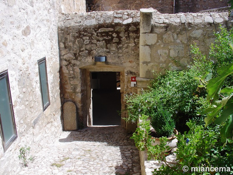 Casa fuerte de las Cadenas y torre del Alfiler