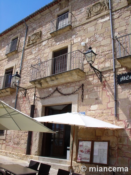 Casa fuerte de las Cadenas y torre del Alfiler