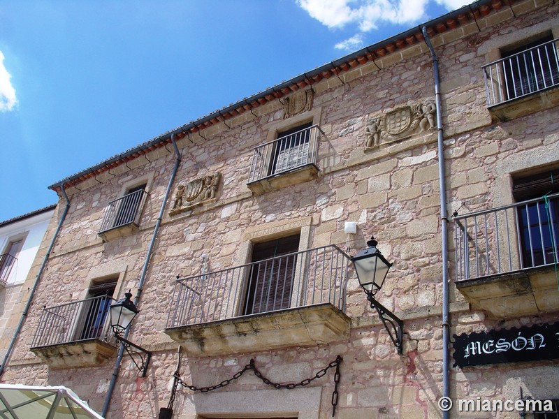 Casa fuerte de las Cadenas y torre del Alfiler