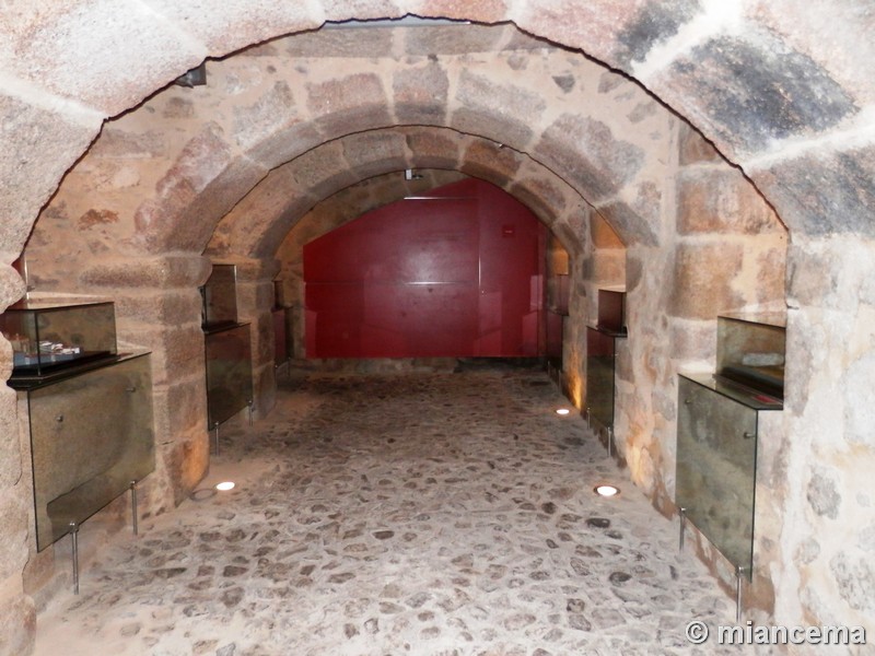 Casa fuerte de las Cadenas y torre del Alfiler