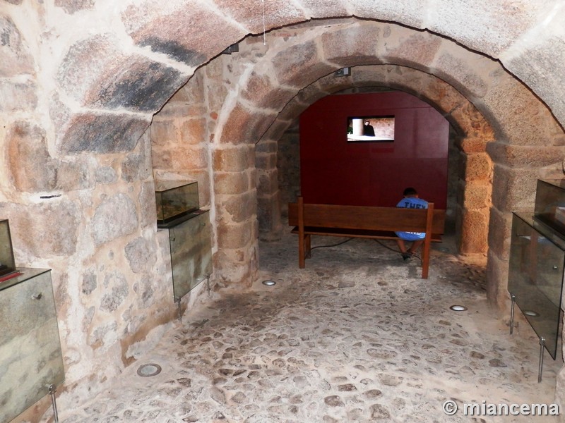 Casa fuerte de las Cadenas y torre del Alfiler