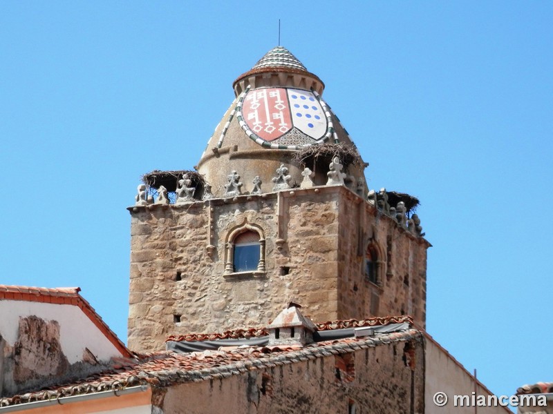 Casa fuerte de las Cadenas y torre del Alfiler