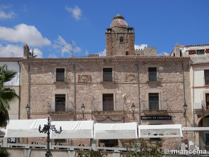 Casa fuerte de las Cadenas y torre del Alfiler