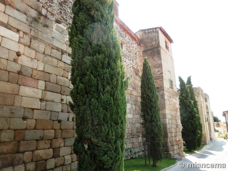 Muralla urbana de Coria