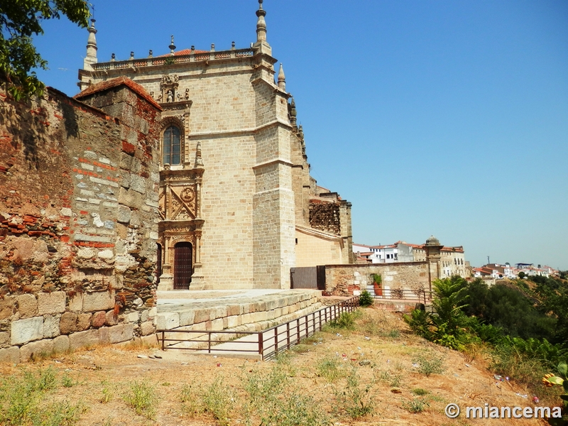 Muralla urbana de Coria