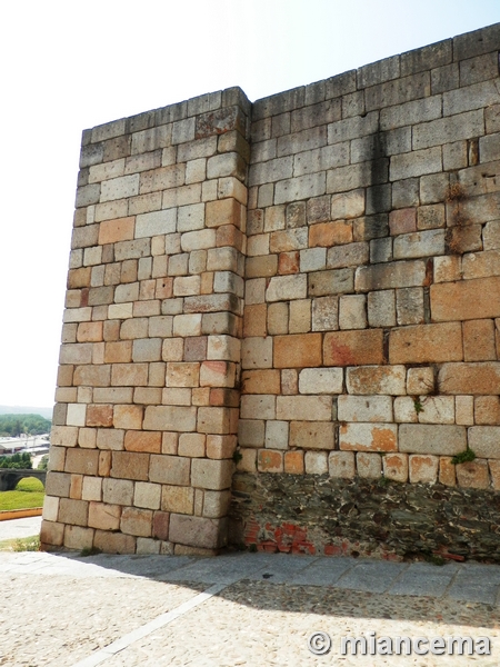 Muralla urbana de Coria