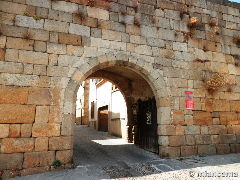 Muralla urbana de Coria