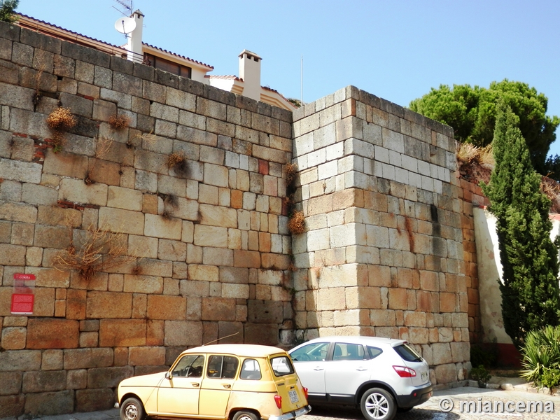 Muralla urbana de Coria