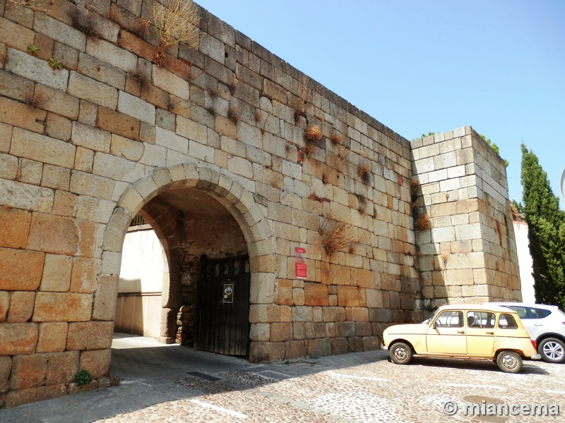 Muralla urbana de Coria