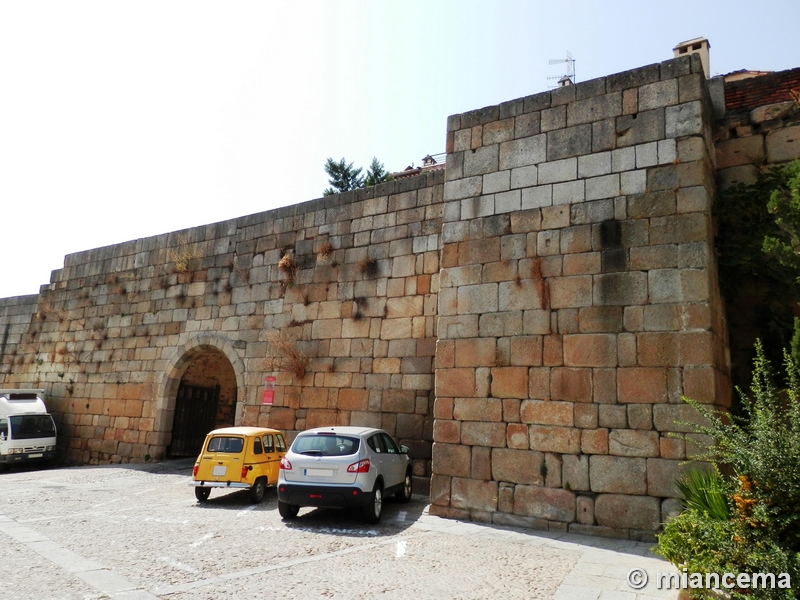 Muralla urbana de Coria