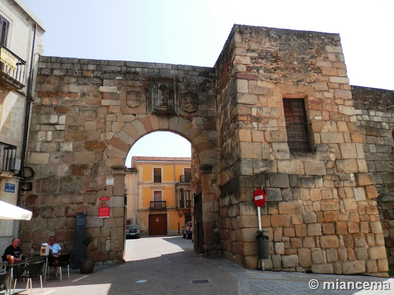 Muralla urbana de Coria