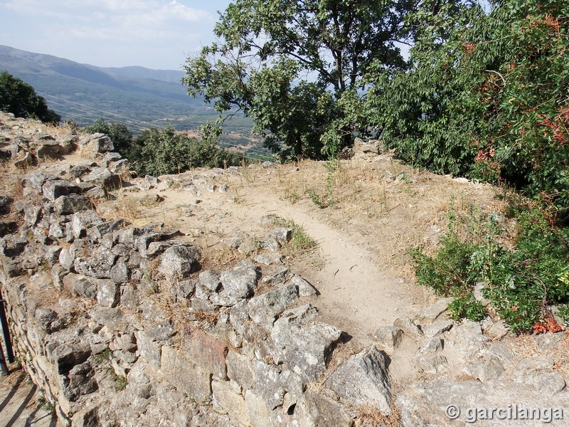 Muralla urbana de Santibáñez el Alto