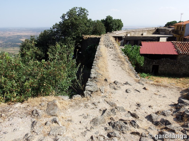 Muralla urbana de Santibáñez el Alto