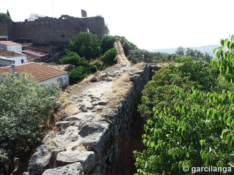 Muralla urbana de Santibáñez el Alto