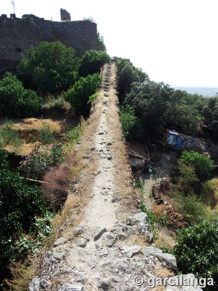 Muralla urbana de Santibáñez el Alto