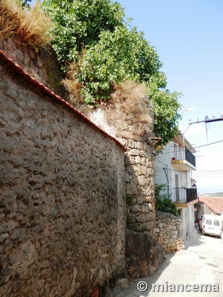 Muralla urbana de Santibáñez el Alto