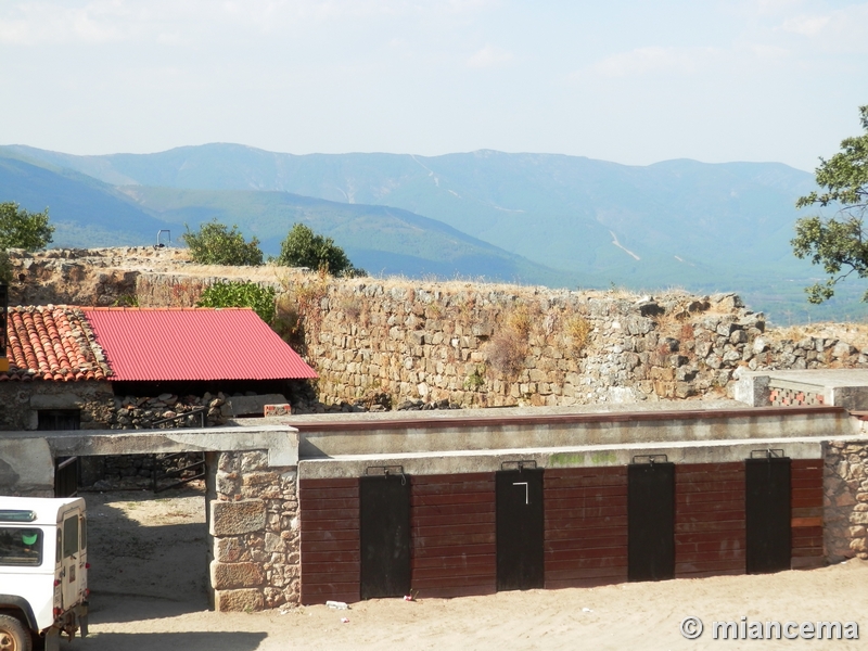 Muralla urbana de Santibáñez el Alto