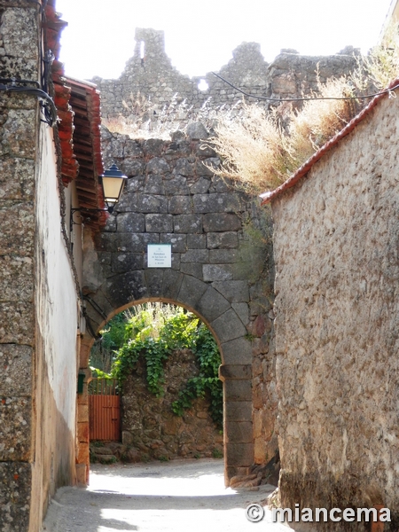 Muralla urbana de Santibáñez el Alto