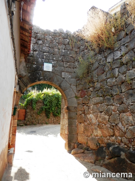 Muralla urbana de Santibáñez el Alto