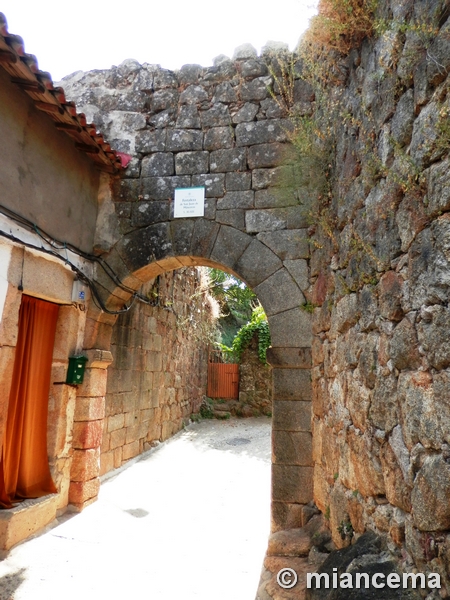 Muralla urbana de Santibáñez el Alto