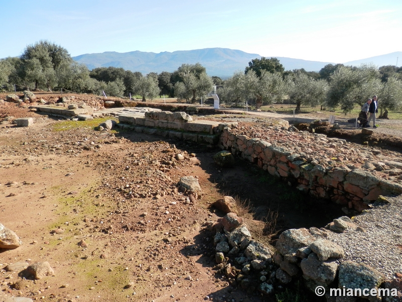 Muralla romana de Cáparra