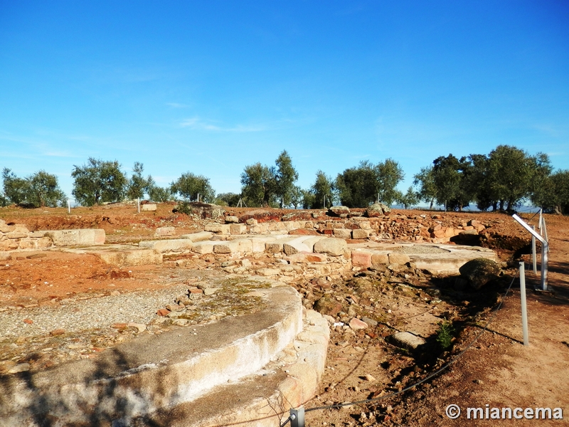 Muralla romana de Cáparra