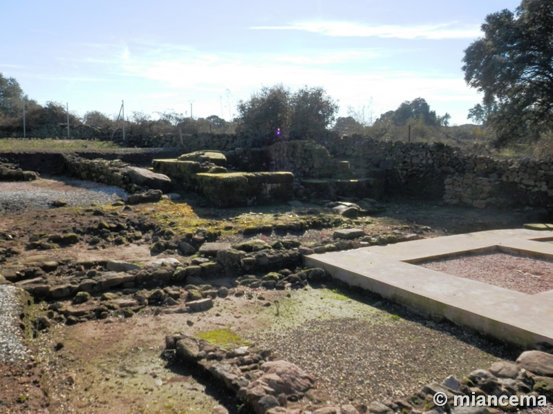 Muralla romana de Cáparra