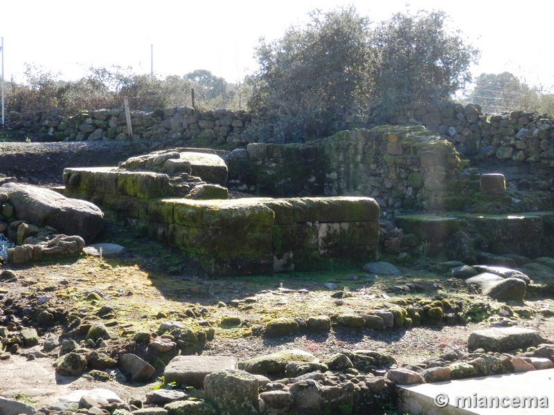 Muralla romana de Cáparra