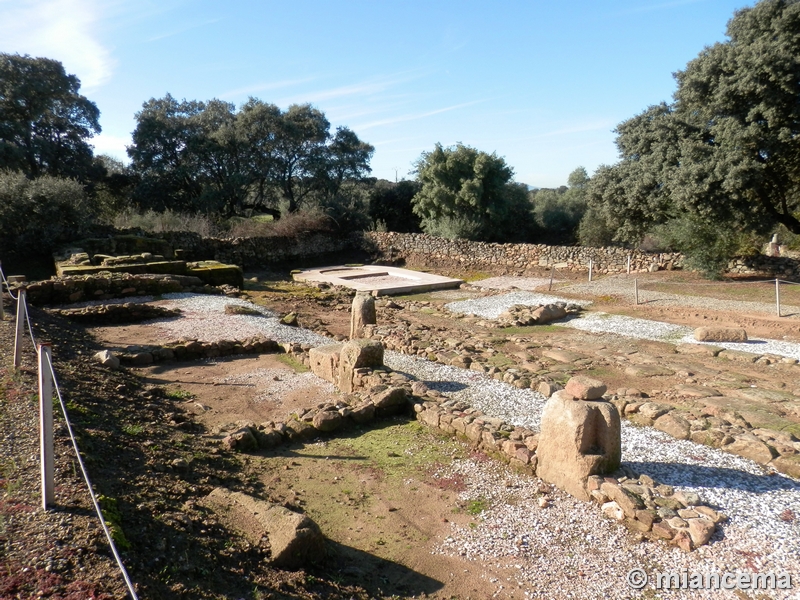 Muralla romana de Cáparra